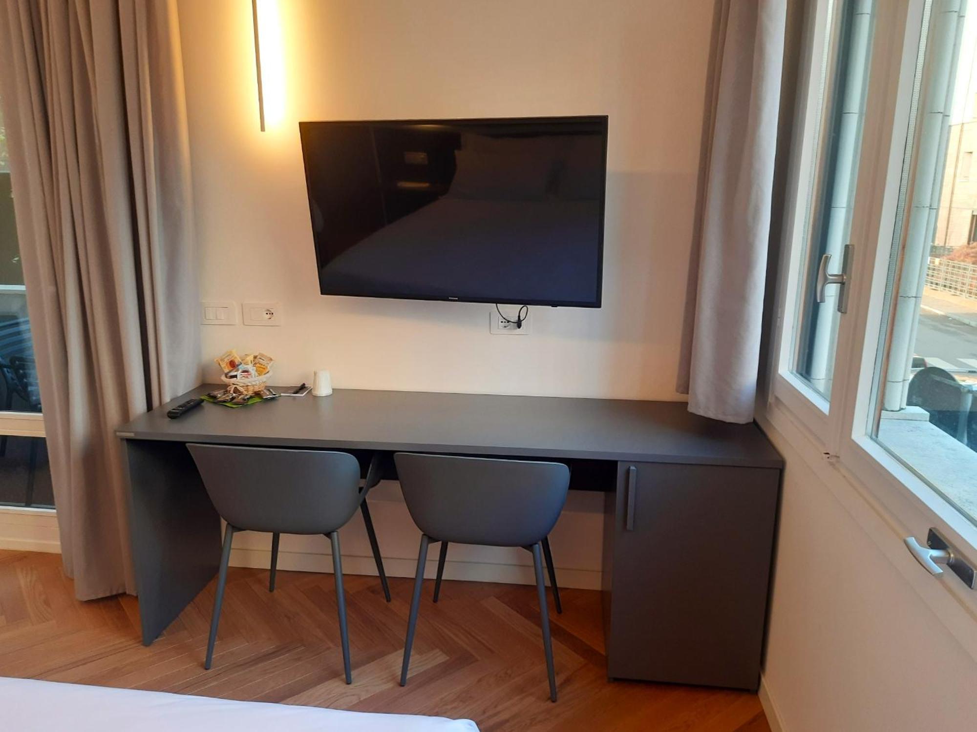 Mako Suites - Centro E Stazione Monza Bagian luar foto