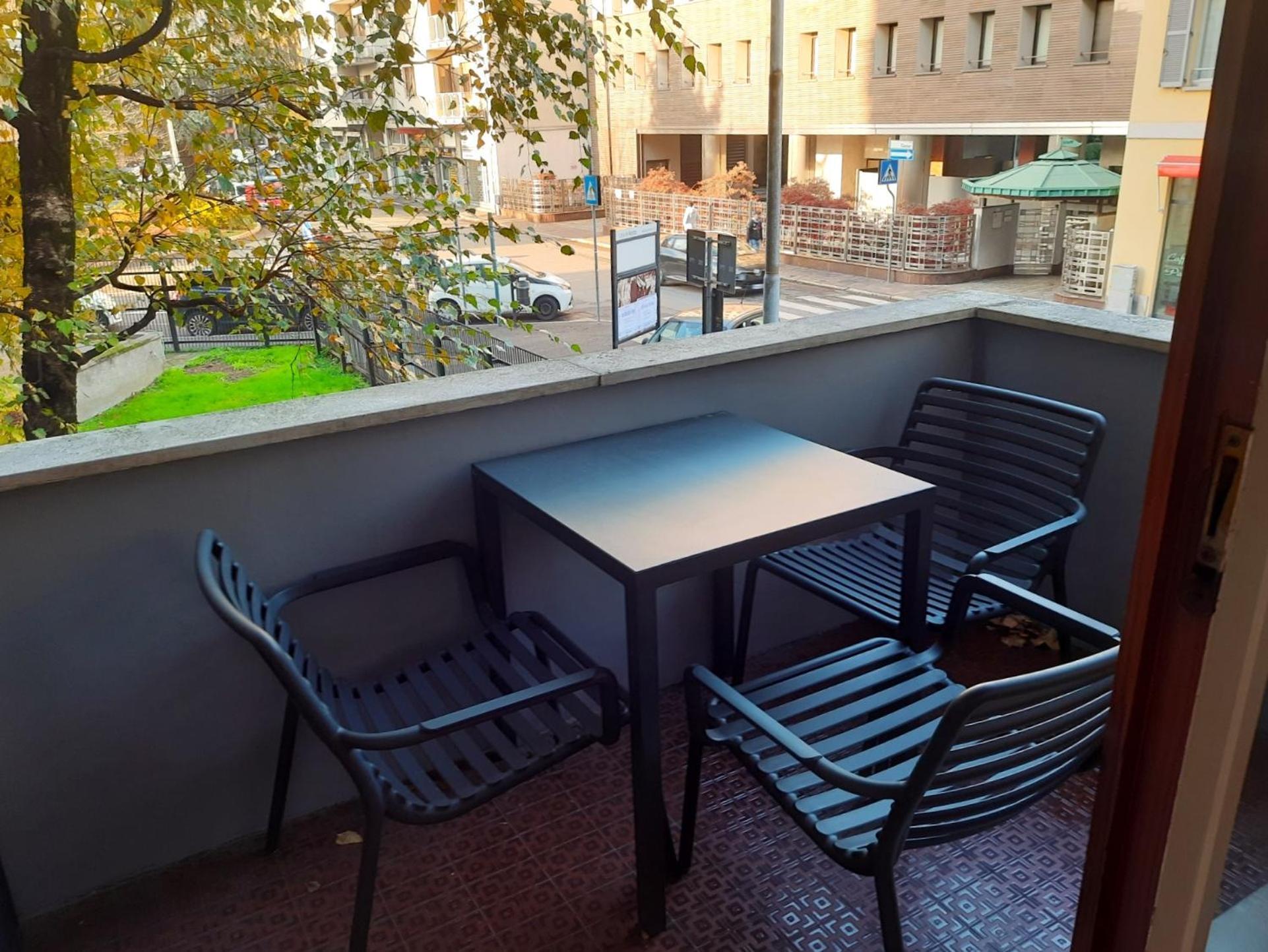 Mako Suites - Centro E Stazione Monza Bagian luar foto