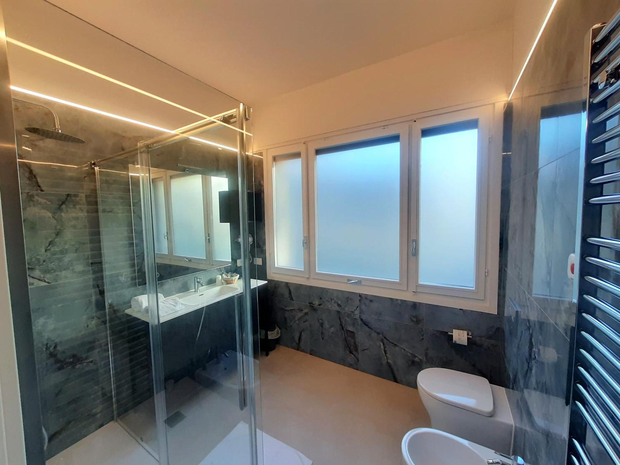 Mako Suites - Centro E Stazione Monza Bagian luar foto
